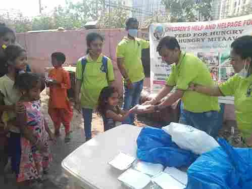 Meal Distribution outside the Hospital